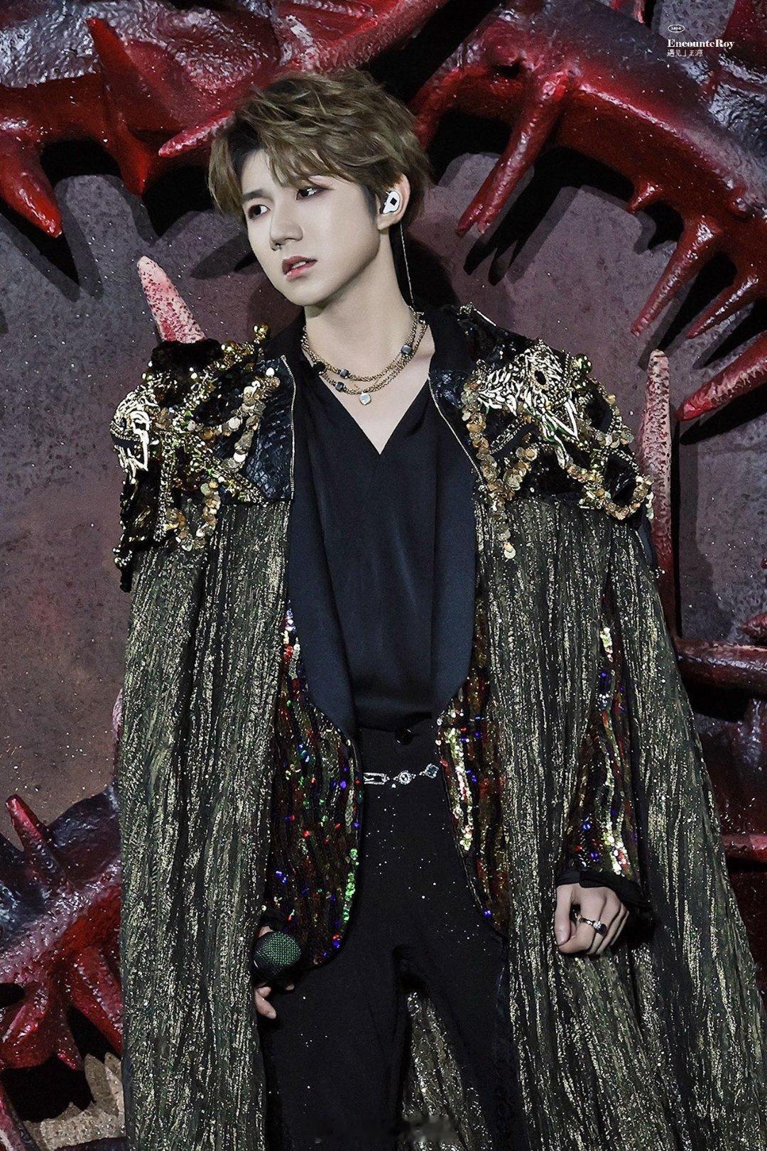 王源来了泡泡岛写歌灵感都有了 在北京卡壳的旋律，被福州的风一吹就通了。窗外泡泡飘