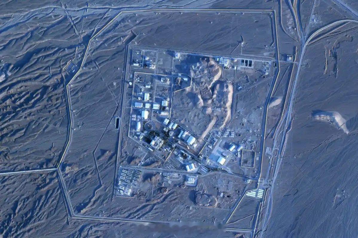 海外新鲜事 【🇮🇷 伊朗】最新的卫星图像显示，在伊朗伊斯法罕和纳坦兹核设施中