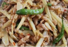 梅林午餐肉罐头-厨房小白逆袭神器
广东朋友的私藏菜谱被我挖到了!嫩到出水的仔姜+