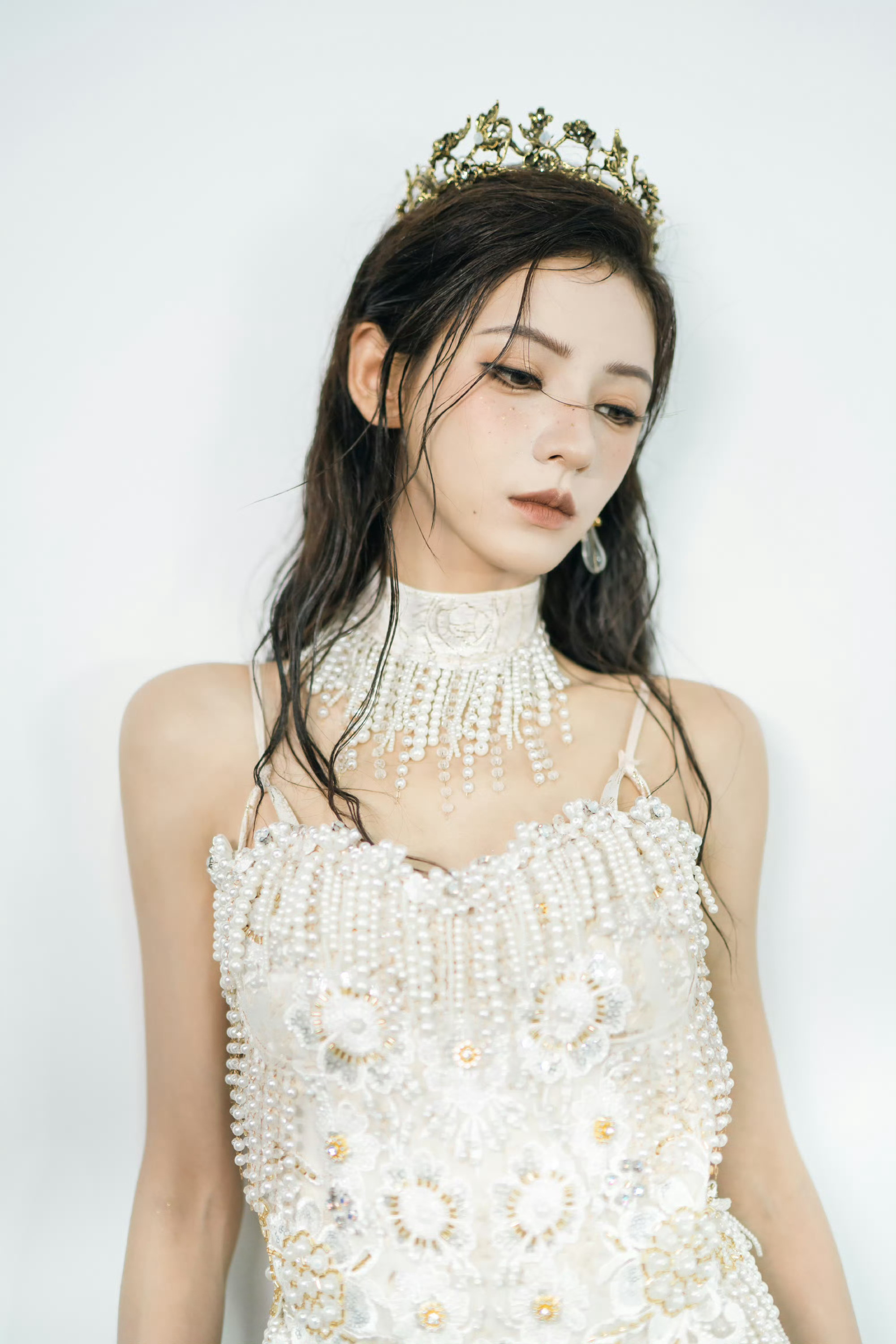 #张予曦真公主##乘风2024# 是公主也是骑士👑湿发王冠矜贵美丽、、这张脸越