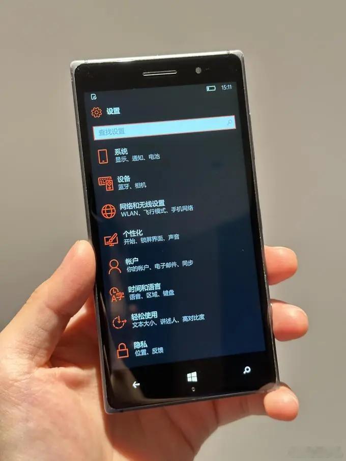 这手机怎么是Windows系统你说本来搭载微软系统的诺基亚也就算了，咱小米早就刷