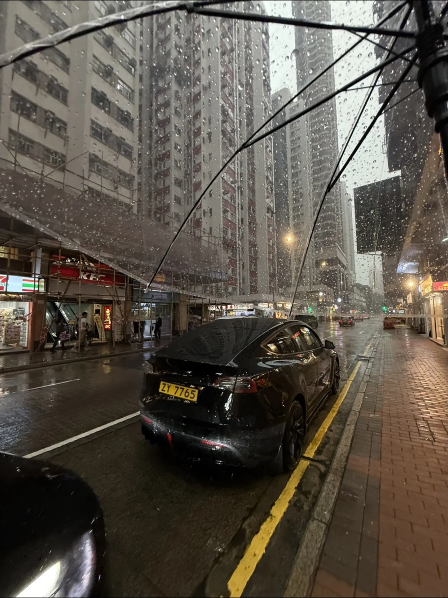 他总是很久才回消息 甚至不回 因为他不喜欢你