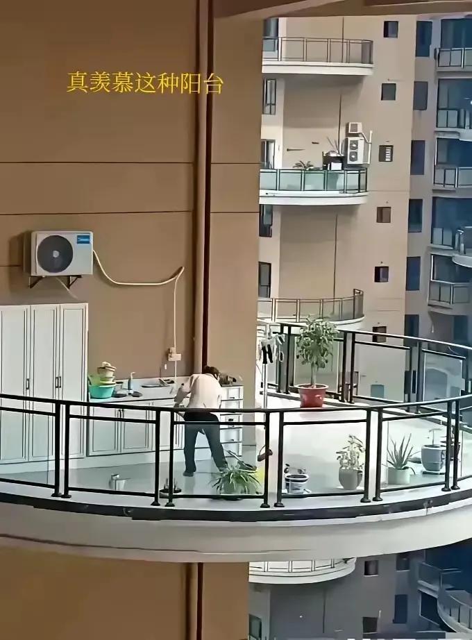真羡慕这种阳台！这样的房子买得真值呀！[捂脸]