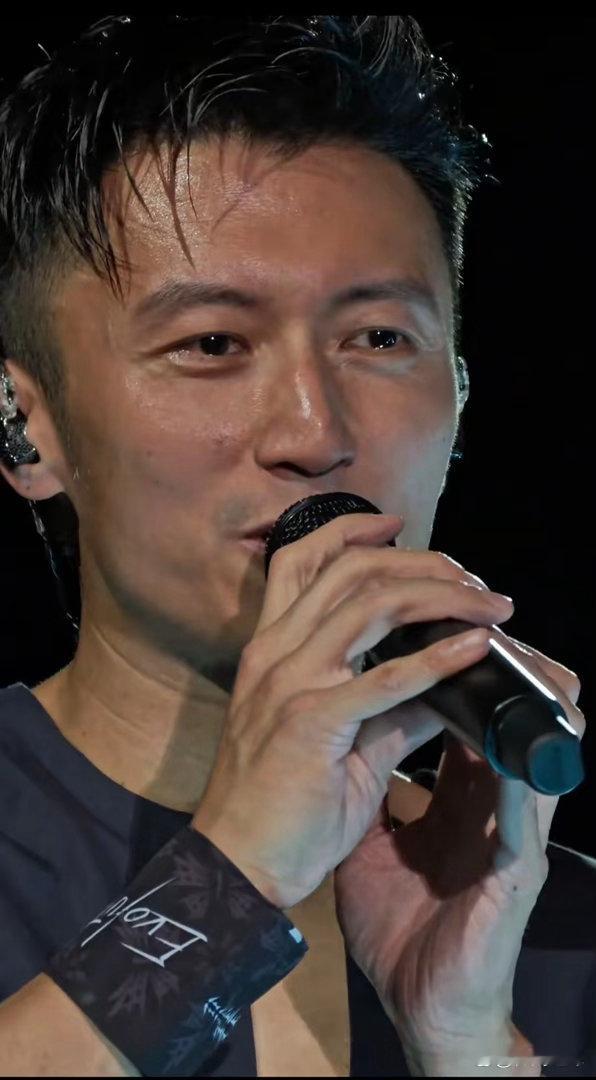 谢霆锋无美颜无滤镜下的真实模样 