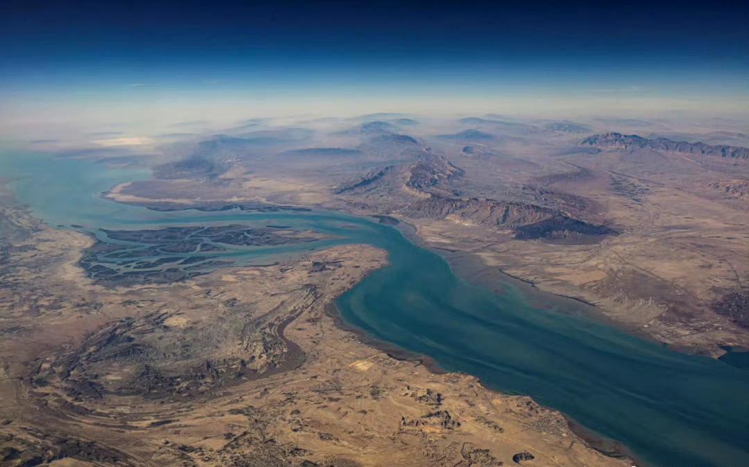 美国内政部长说，特朗普对伊朗动武是英明举措。得益于特朗普的决策，当经的世界比俩月