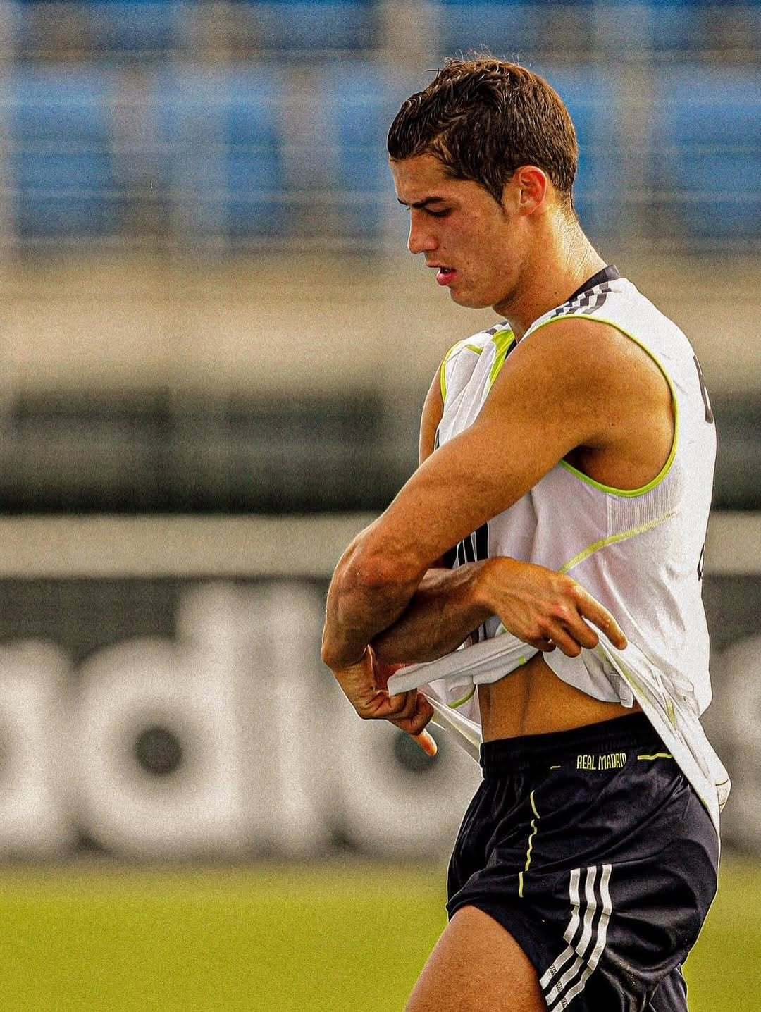 C罗c罗 冬天看点夏天的潮热 