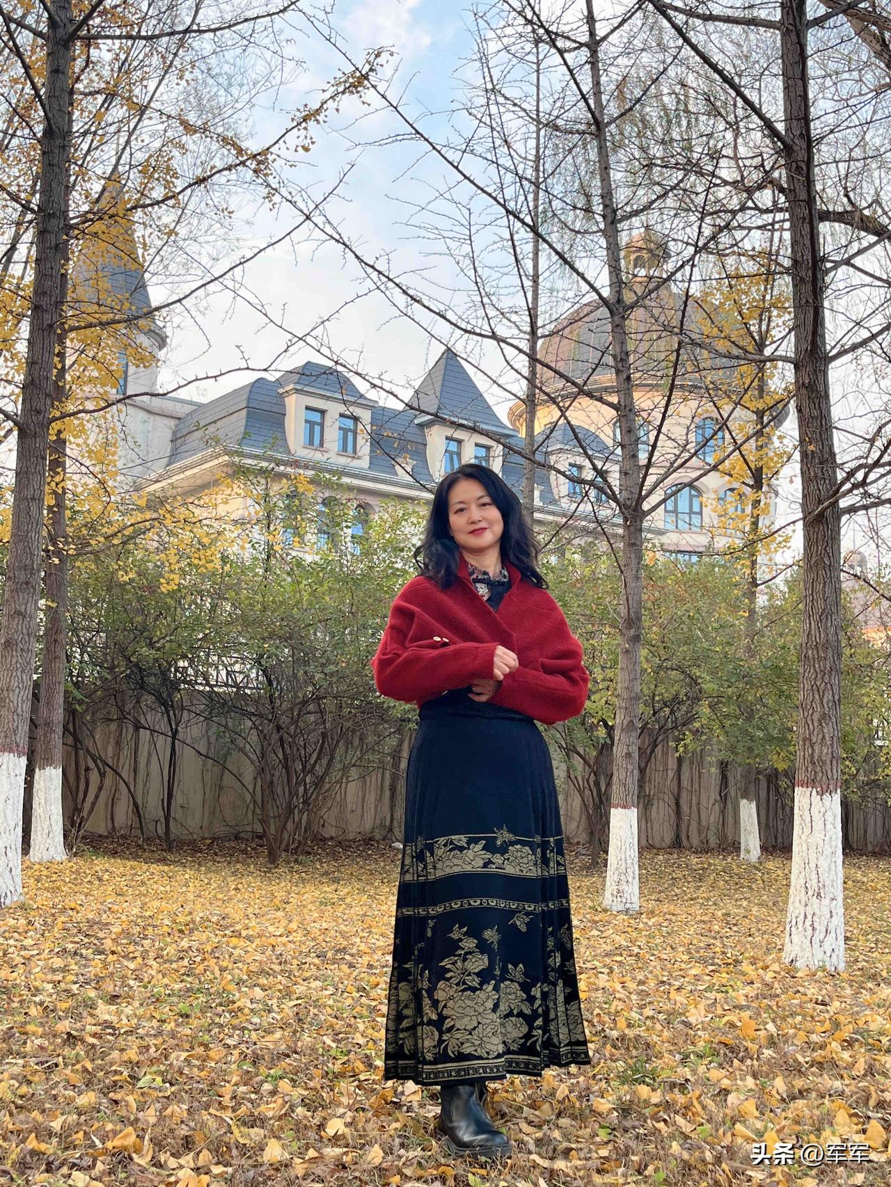 人生就是一个漫长而复杂的过程，
你这些年经历的人或事，
不能用有没有意义来衡量。