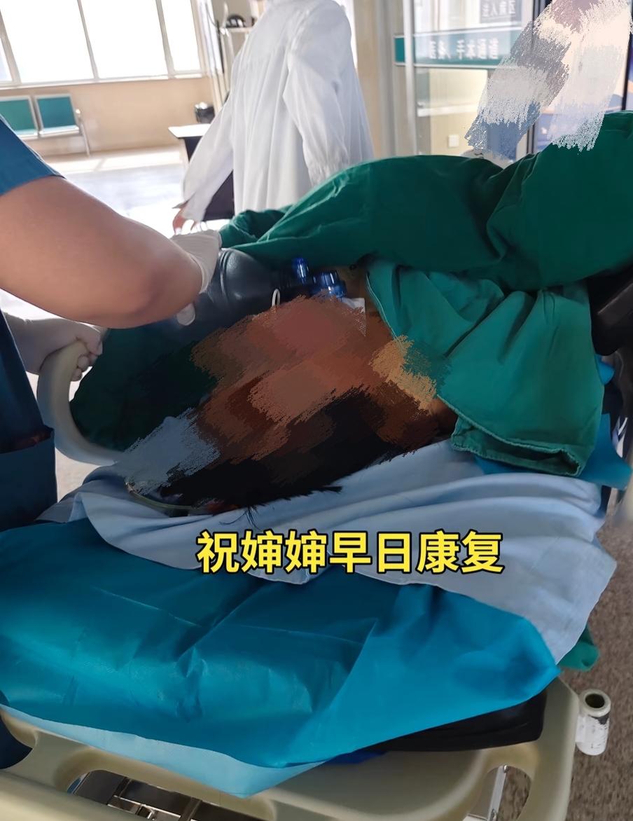 一个网友的婶婶为了挣那个二三百块钱，去献血浆，结果半道上出车祸了。虽然捡回了一条
