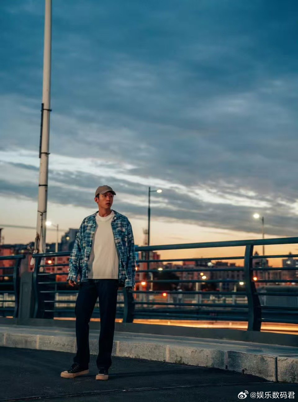 岁月有情时虽然be但是he岁月无情，时光有意，小满的圆满，是全剧最暖的交代。 