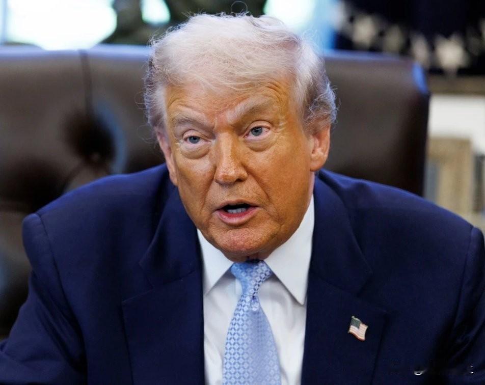 哥伦比亚总统佩特罗火力全开，完全不怂：
这个恋童癖家族想要摧毁我们的民主，为了阻