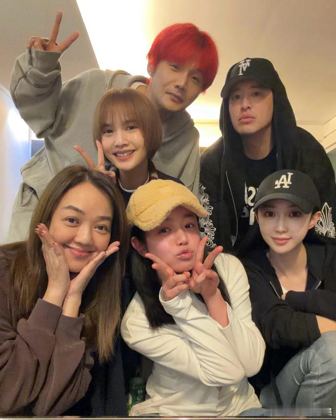 陈妍希潘玮柏杨丞琳李荣浩新年聚会 陈妍希、潘玮柏、杨丞琳、李荣浩新年聚会！ 