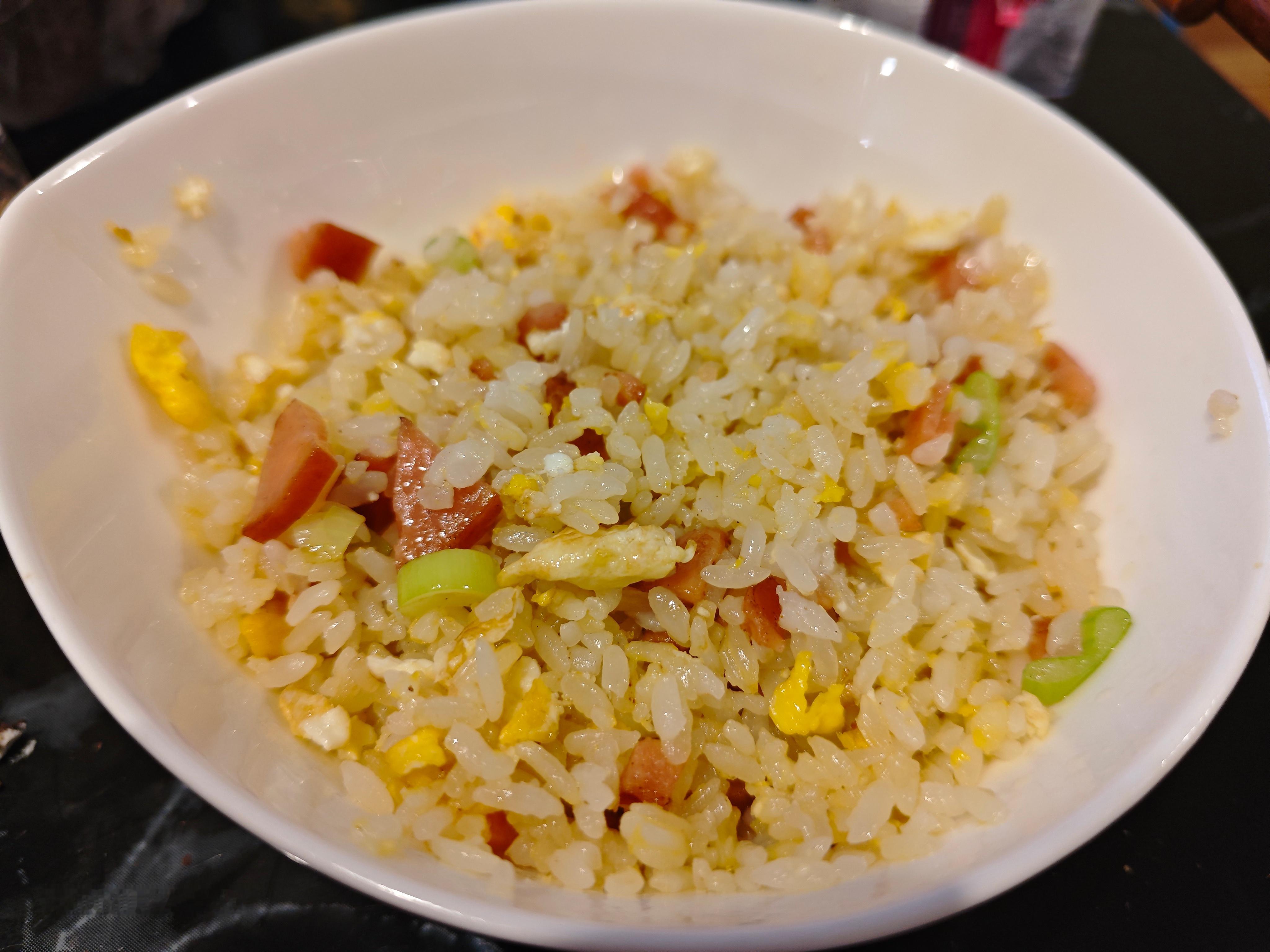 咱这个炒饭我跟你说吧，绝了[酷][酷][酷][酷]  ​​​