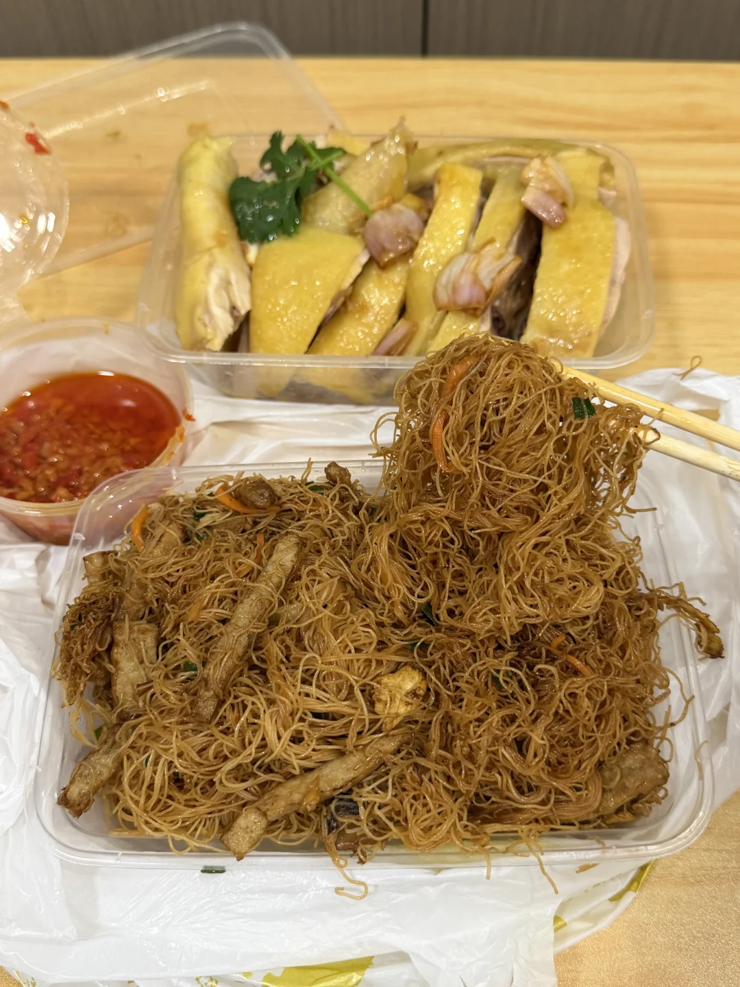 谁能帮我在老街地铁口打包一份这个？？？？
