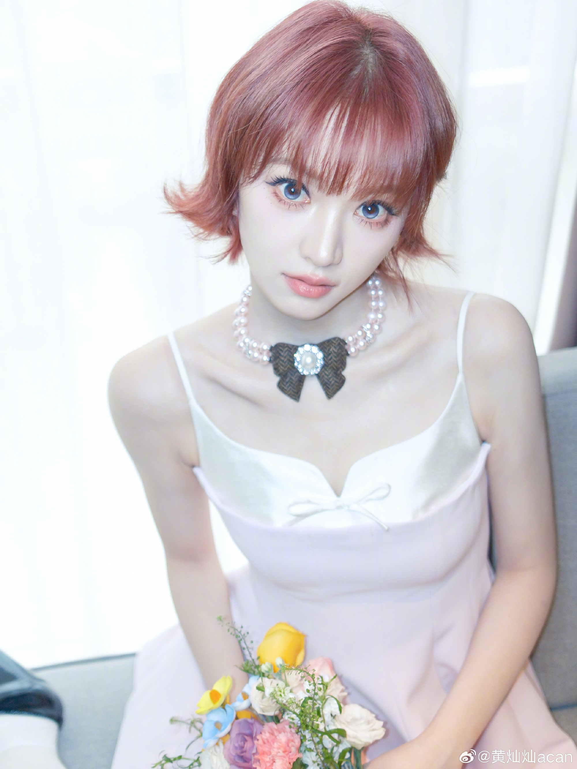 杨紫一直在鼓励黄灿灿 在《乘风2026》群访说，在群访前20分钟还在给她发信息，