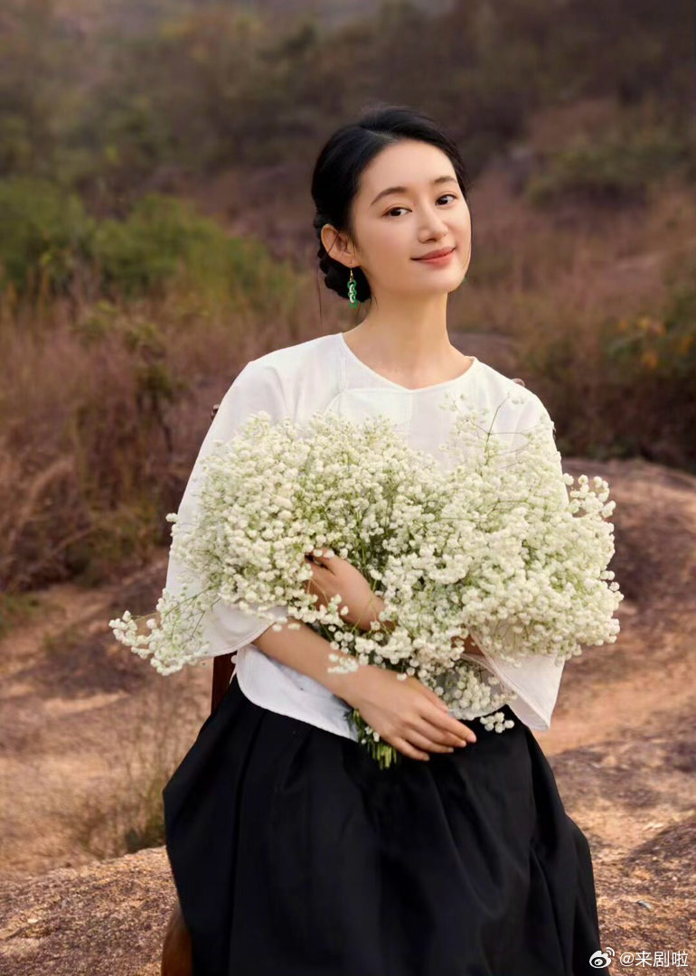 吴镇宇说郭晓婷脸上有故事了无限超越班 情绪不靠吼，信息都写在眼神和细节里。吴镇宇