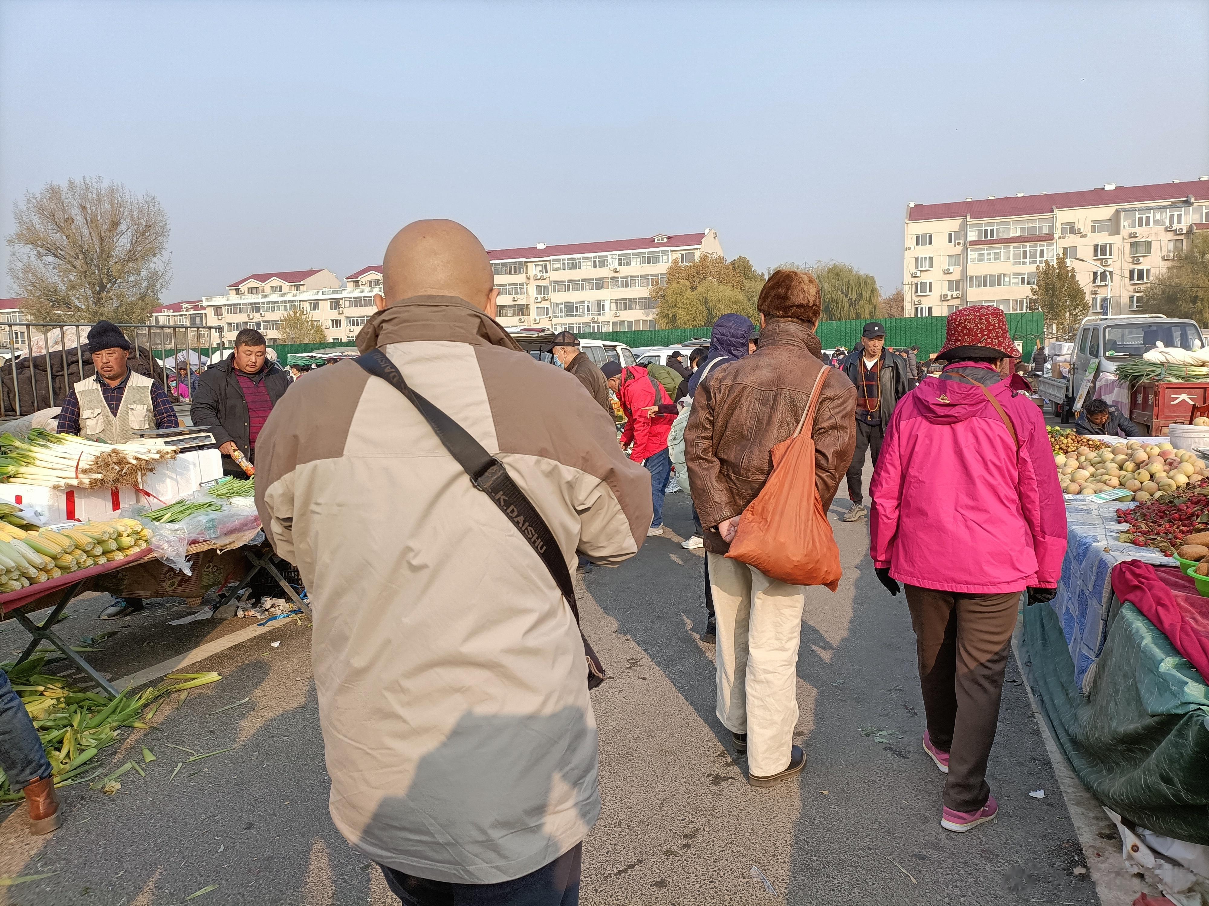 #赶集# 昨天赶集，拖到今天才发，哈哈。这个集市可能改进了入场政策，人气旺了好多