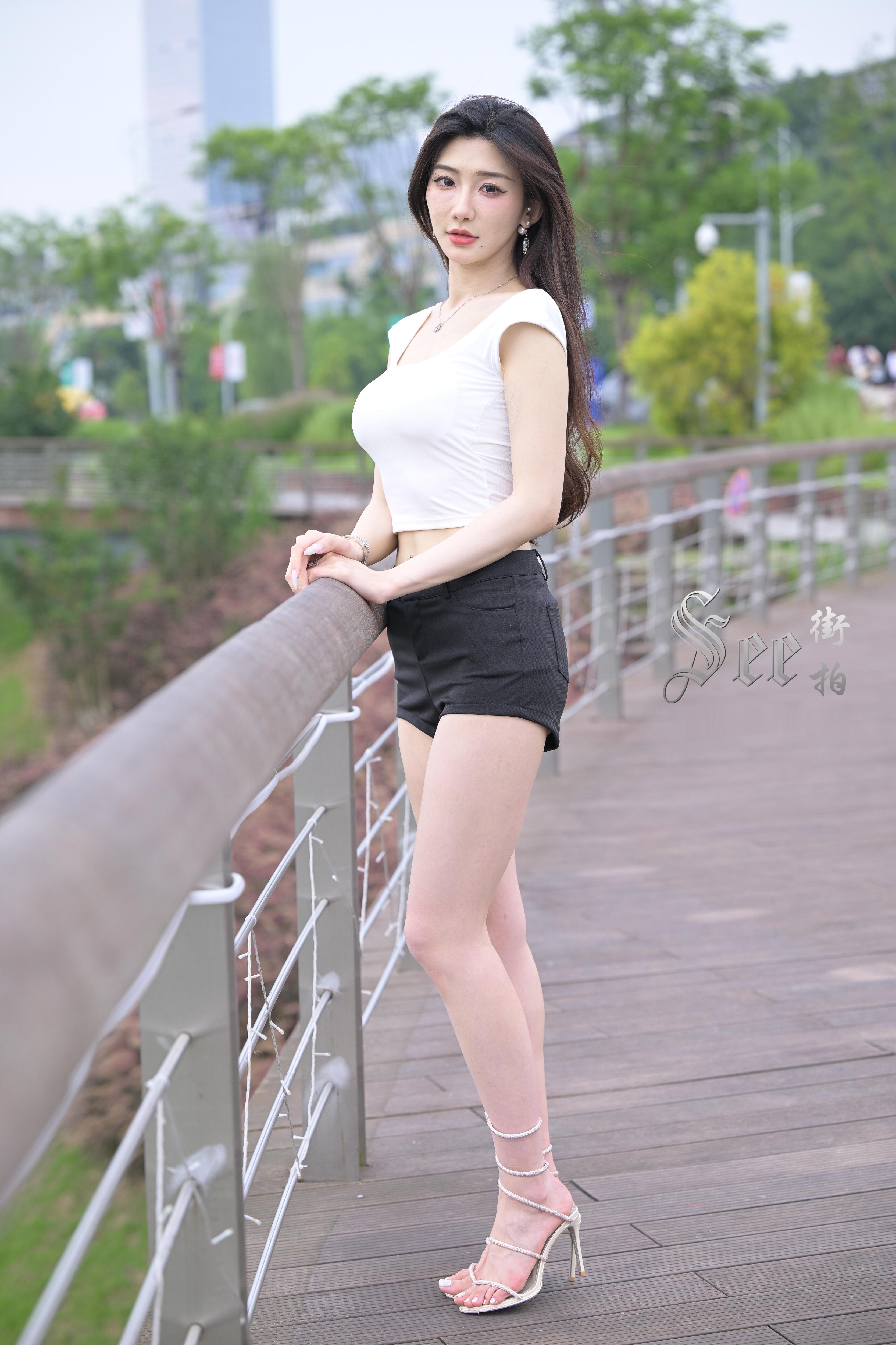 黑白搭配高挑靓丽美~~ ​​​