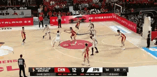 中国男篮的配合真是太美妙了！在今天进行的中国男篮和日本男篮的世预赛中，当时比赛进