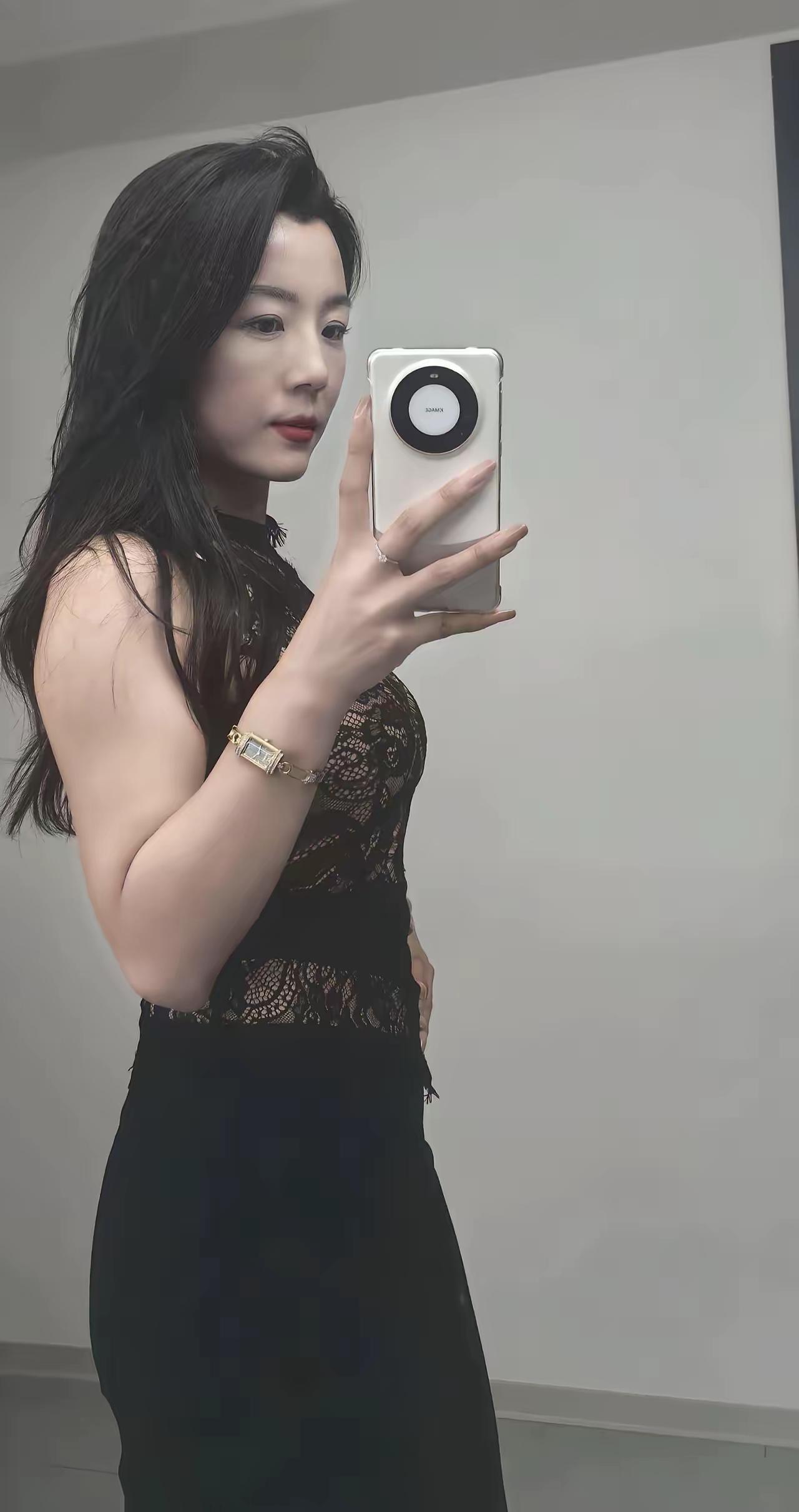 爆火之后，秦主任悄悄把账号设为私密，看懂的人不多
 
一曲国庆舞蹈，让吕梁秦主任