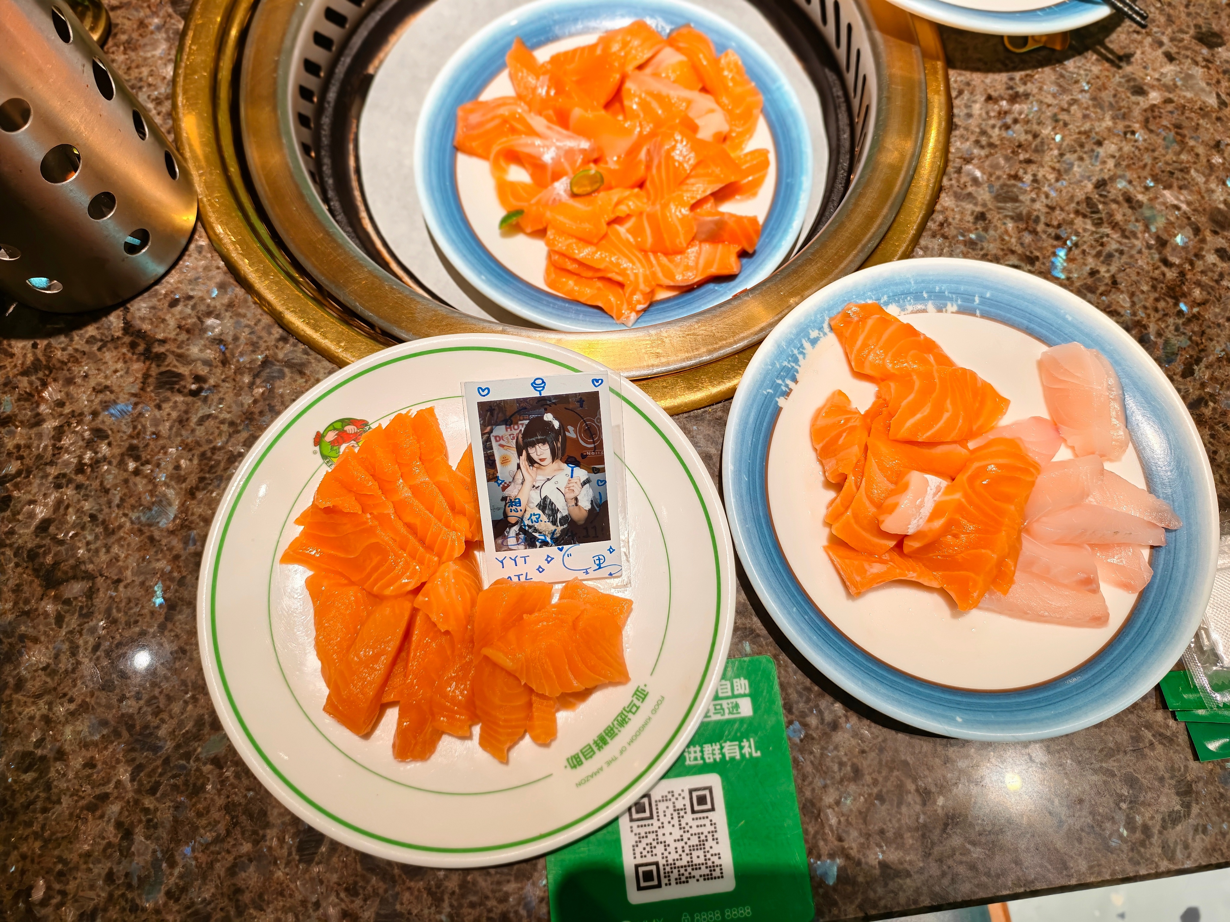 出差吃什么 想你想你想你今天昼夜诗酒茶出了新品【紫罗兰的预言】，本美食测评博主当