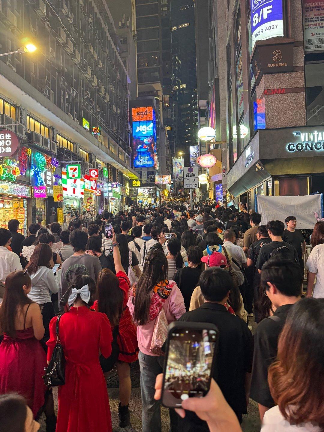 香港的朋友们也太拼了……万圣节 ​​​