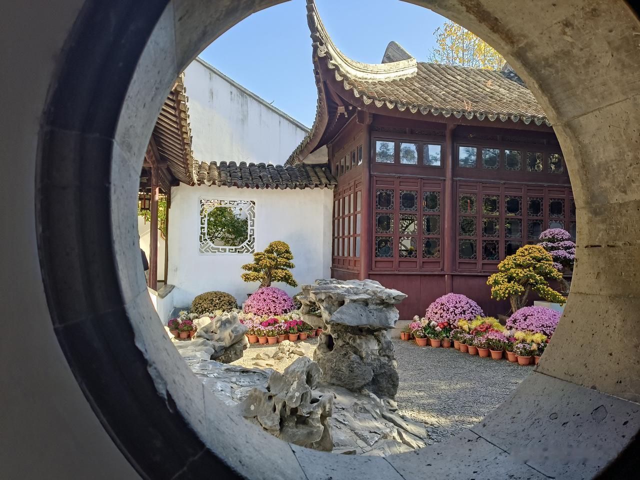 你认为一个人最可贵的品质是什么最可贵的品质，对领导人来说是大公无私，为人民服务，