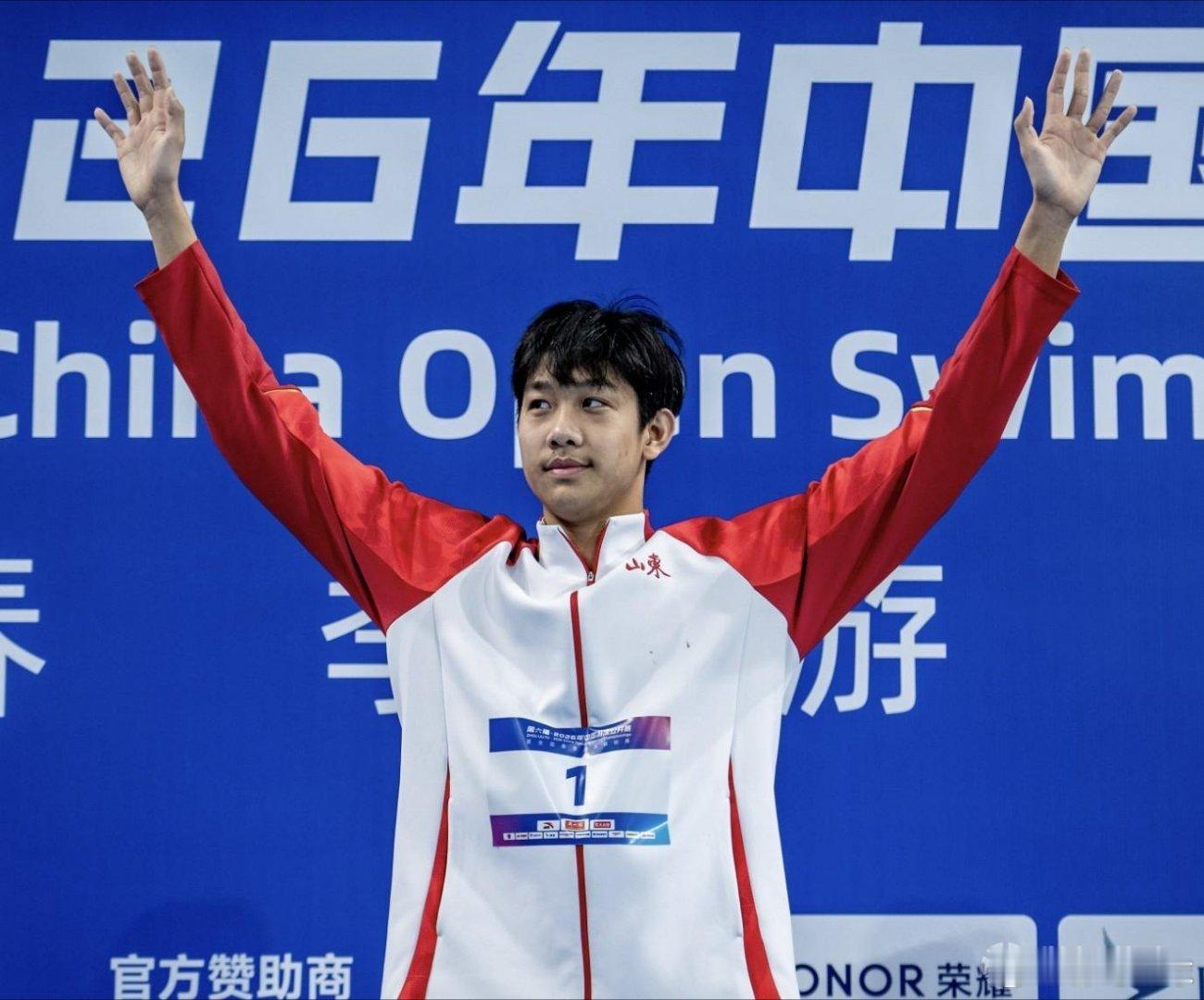 张展硕 “五冠王”，19岁张展硕因十五运表现被记大功。山东省委、省政府近日印发《
