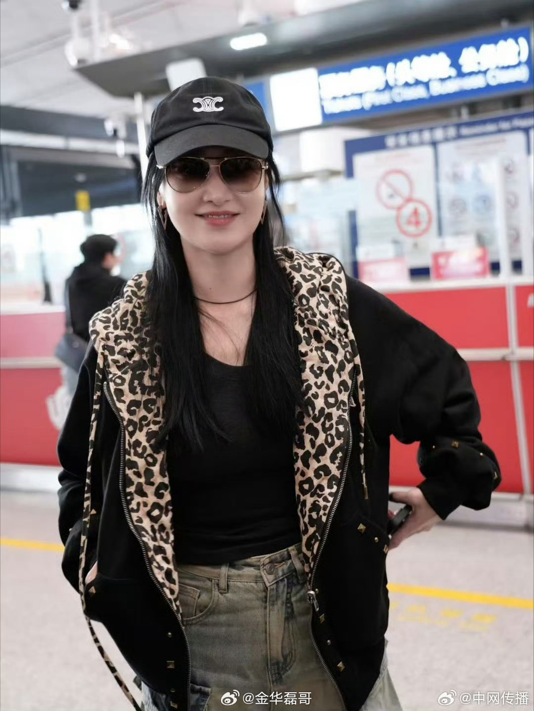 赵子琪出发浪姐机场路透期待值拉满！低调出发也掩盖不住姐姐由内而外的自信和挺拔，这