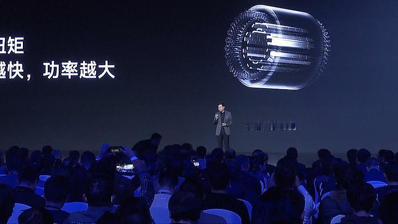 电机磁场怎么动才能让车跑得快，这门道可不少。电机磁场本质上是靠电流产生的，要让车