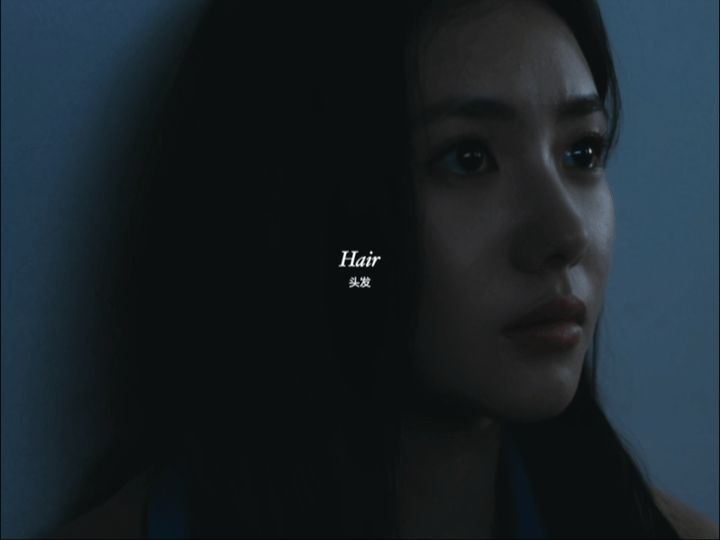 #刘浩存叠穿黑色波点长裙##刘浩存无袖白t配薄纱黑裙# 刘浩存身着叠穿黑色波点长