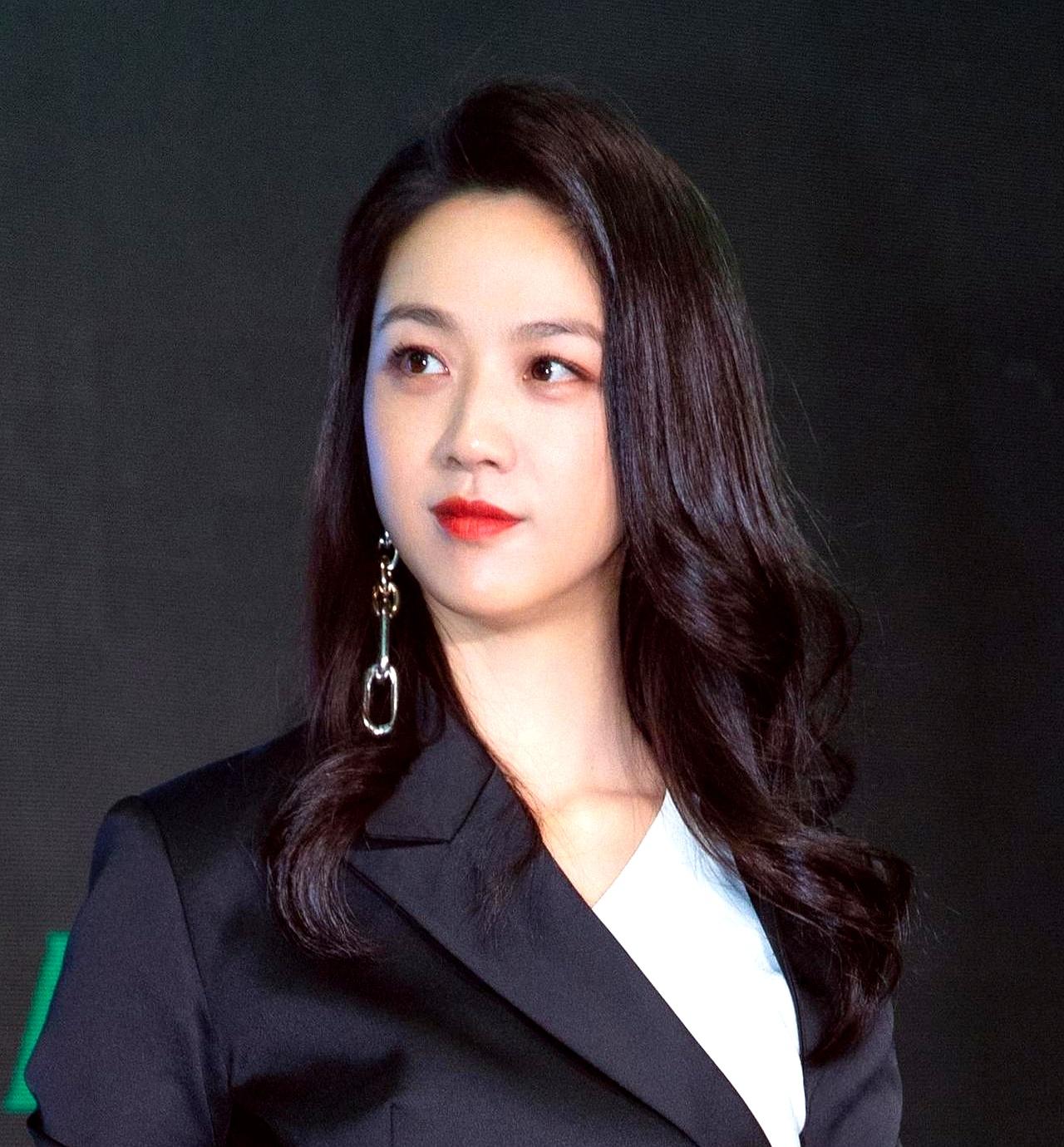 汤唯说十年都用英语沟通，没学对方的母语，让人愣住了。  
 

她和韩国导演丈夫