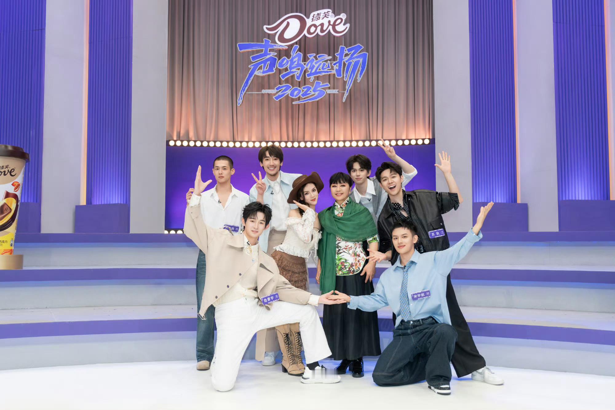 20强分成了三个组，殷秀梅、那英、华晨宇导师各带一个组，这个赛制有趣，期待期待~