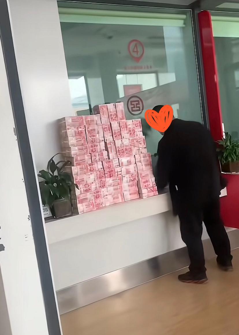 勤劳什么时候才能致富啊！
别人赚钱怎么都是一捆一捆的啊！
是我还不够吃苦不够努力