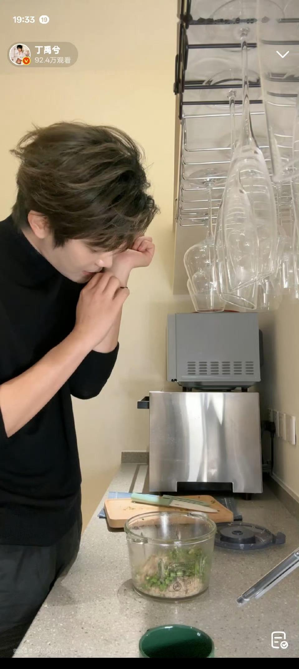 丁禹兮咬皮筋这一下🥵🥵 大晚上的就该看点好东西 ​​​