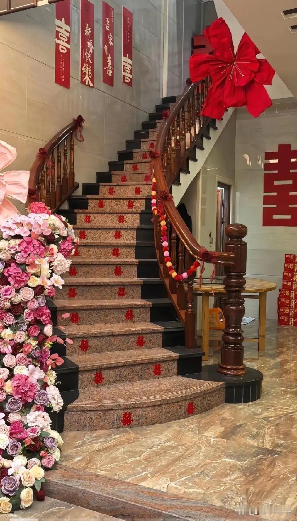 马上麦收了邻居家刚结婚没一个月的新媳妇要离婚了，原因是邻居想用新媳妇的彩礼还账。