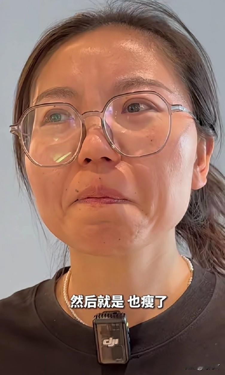 看到申某女儿描述在法庭上看到父亲的情景，还有她在镜头前极力想掩饰的悲伤，我也跟着