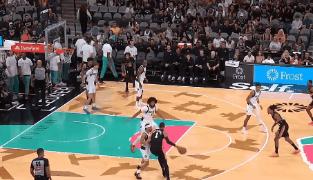 马刺击败独行侠。文班vs弗拉格的状元决：2023状元文班40分，2025状元弗拉