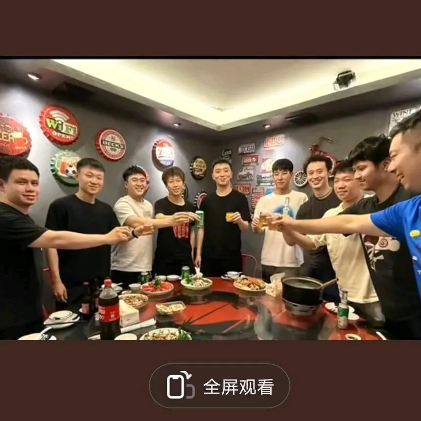 酒逢知己千杯少，月照故人万里同，快乐的大家庭，祝高远越来越好，明润越打越顺[比心