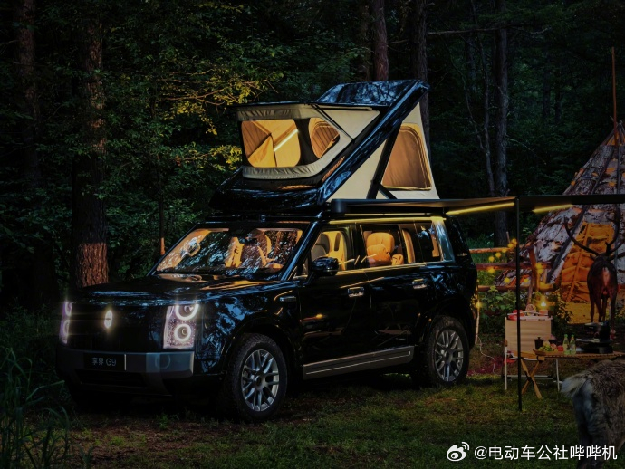享界G9进入大力宣发阶段，余总昨晚发布了这张照片，车顶的大空间睡眠顶棚，车内可以