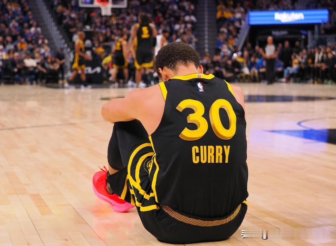 库里本赛季30＋次数
10月24日勇士137-131战胜掘金
库里出场37分钟2