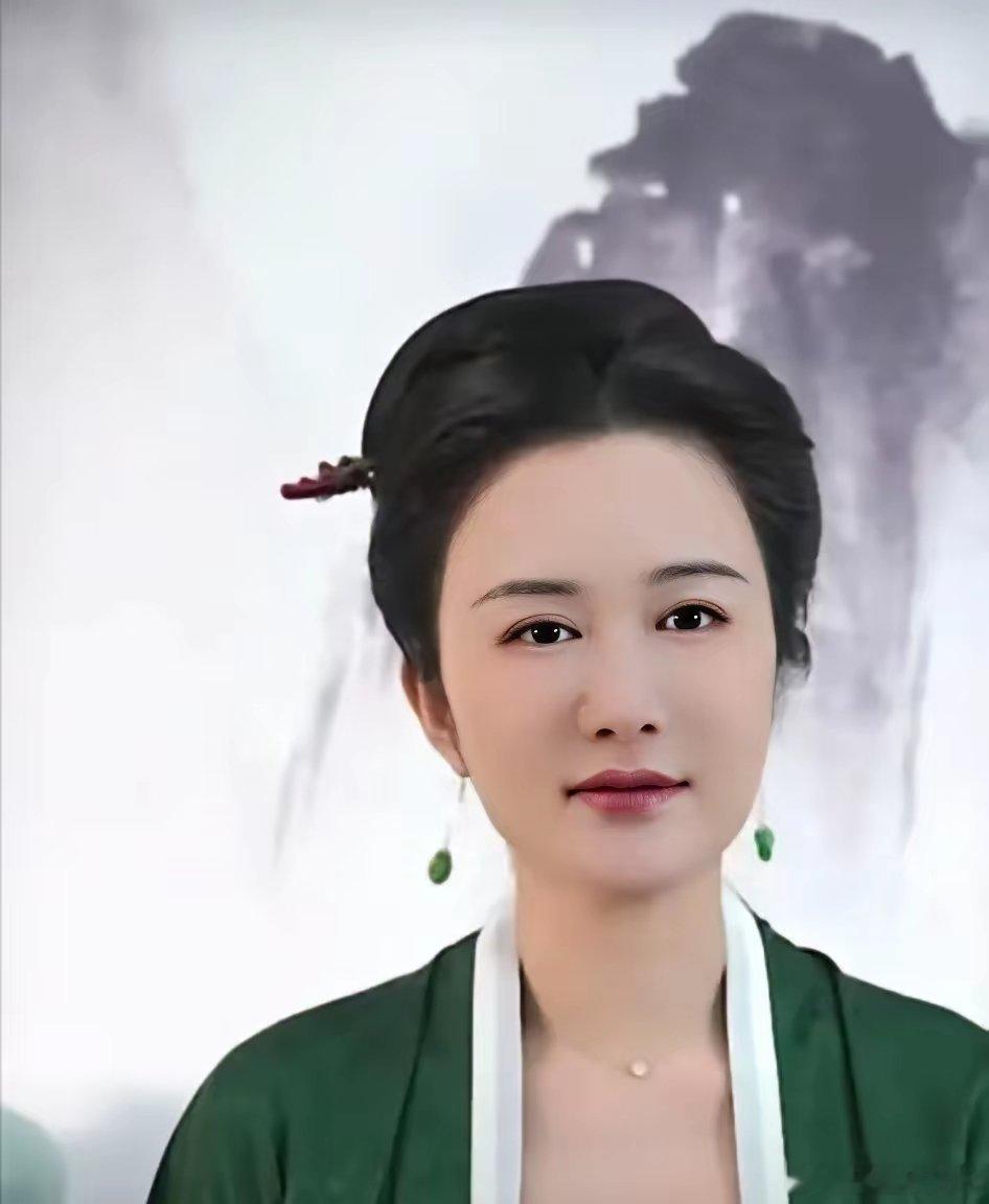 我怎么想都不明白？杜星霖年轻，又漂亮，又有文化，好像欧洲留学硕士。为啥不找个工作