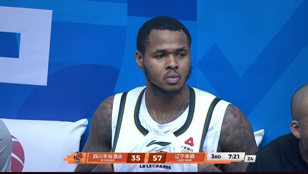 亨特你要知道，你手感冰凉，不是自己捂着就能好，你把弹道轨迹调高些就准了，因为你投