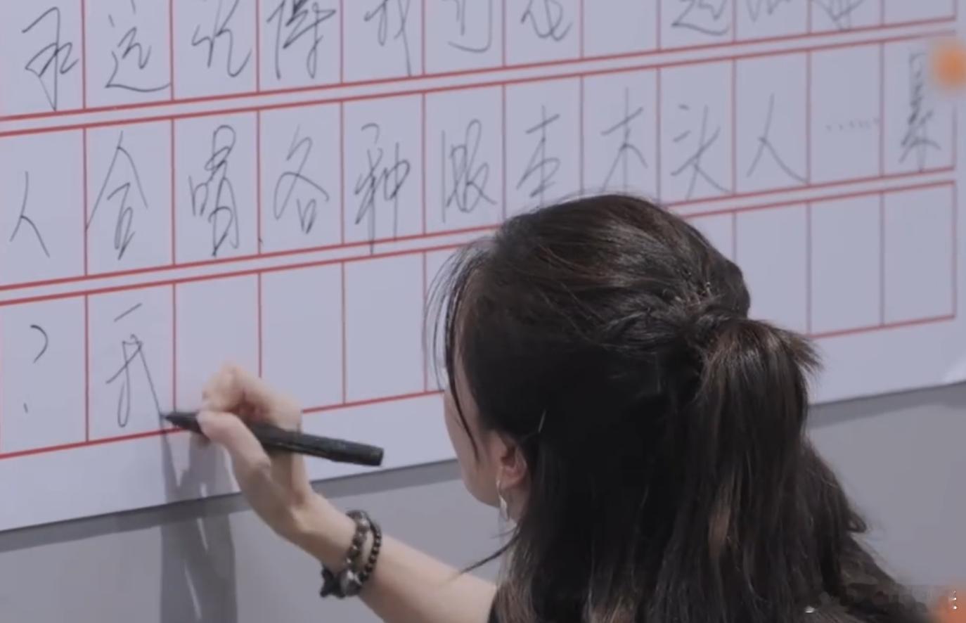 浪姐小作文 好哭姐姐们的小作文，不仅感情细腻有文采，字也很好看呀~李晟姐姐的字沉