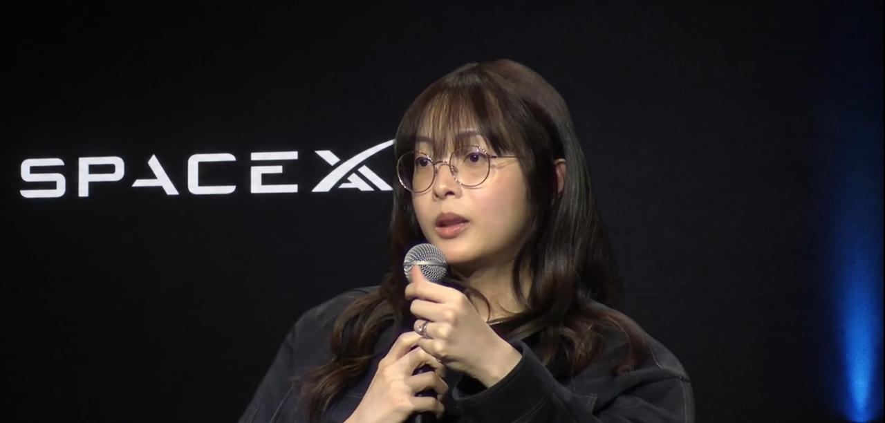 这才是女生应该崇拜的偶像！
她叫Lauren 谭，大学学的是商科，没有学过计算机