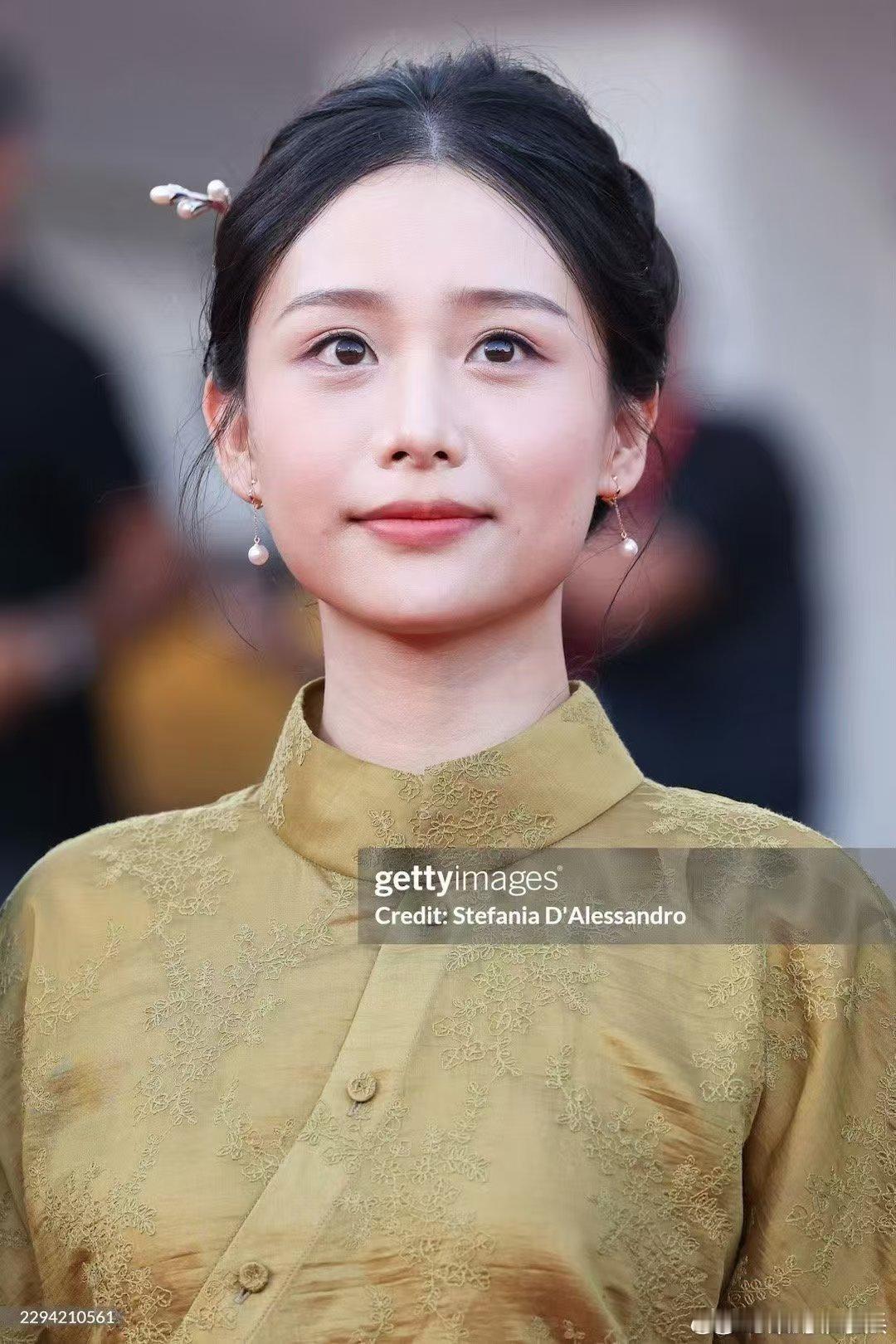 中秋节偶遇王晓慧湖南卫视中秋之夜 湖南中秋晚会后台偶遇淑柔！王晓慧本人真的软乎乎