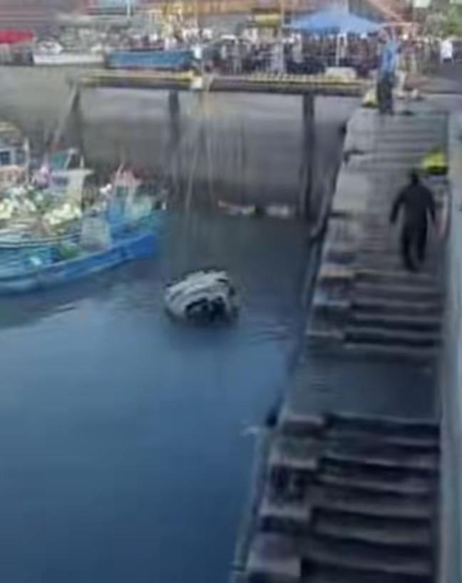 3. 小米汽车凌晨坠海致车主死亡 多方回应：10月9日凌晨，福建平潭澳前码头一辆