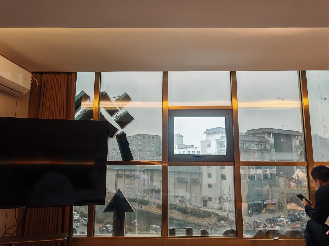 男人的钱花到哪里，
他的心就在哪里，
这话大家赞同么？
这两天出来玩，
我本来是