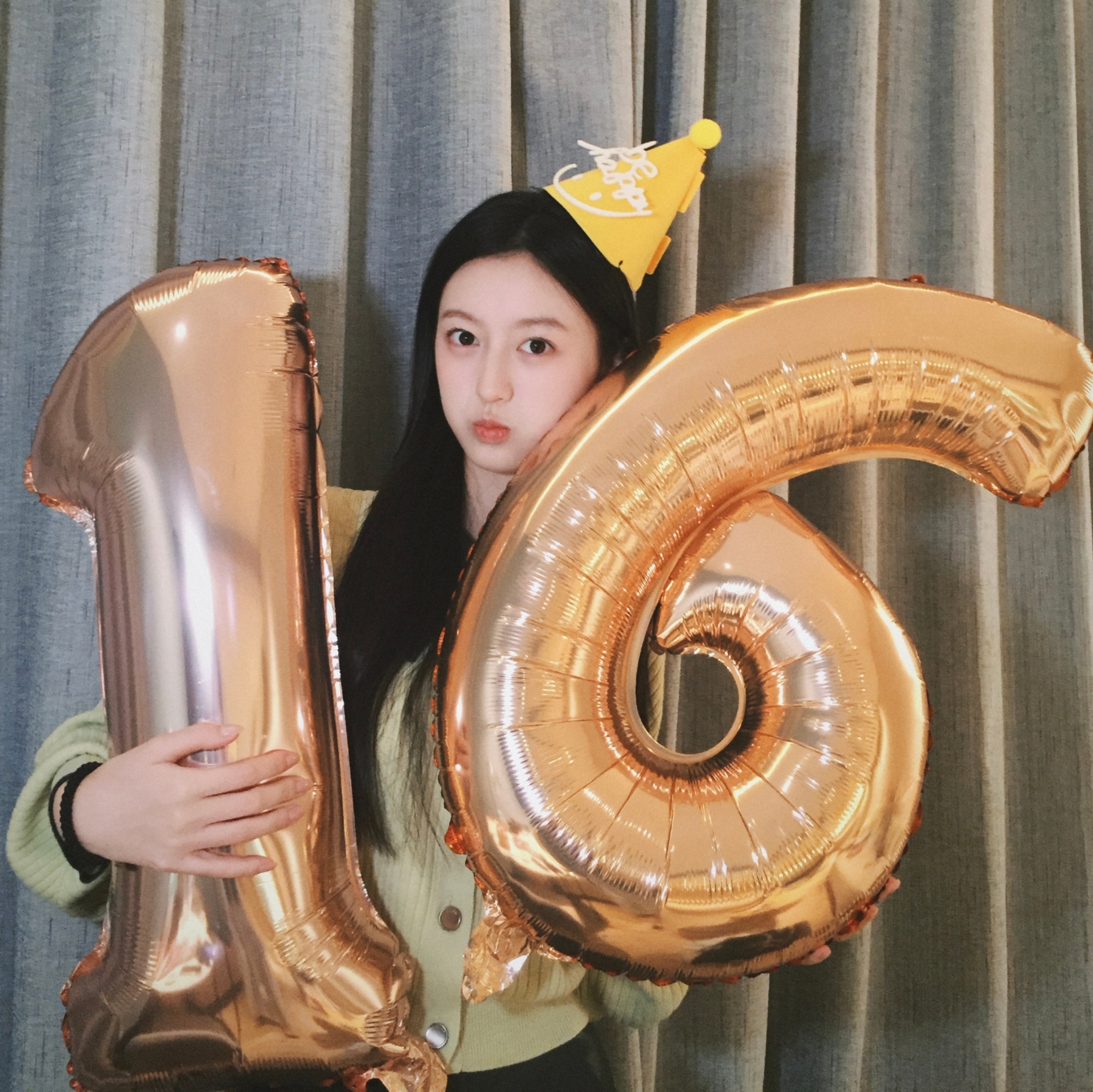 裴佳欣 在复制粘贴的时代，你是手写的诗