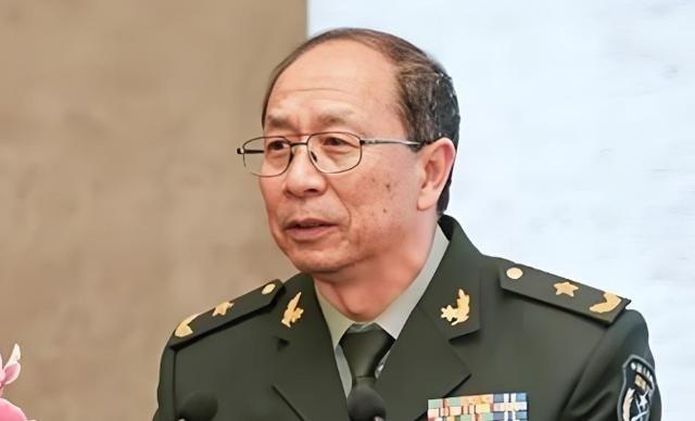 一次，记者曾问金一南：“为什么英国宁愿归还富得流油的香港，却以损失6艘军舰、10