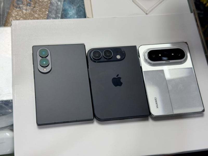 比较 Galaxy Z Fold8、iPhone Fold（模型）和 Pura 
